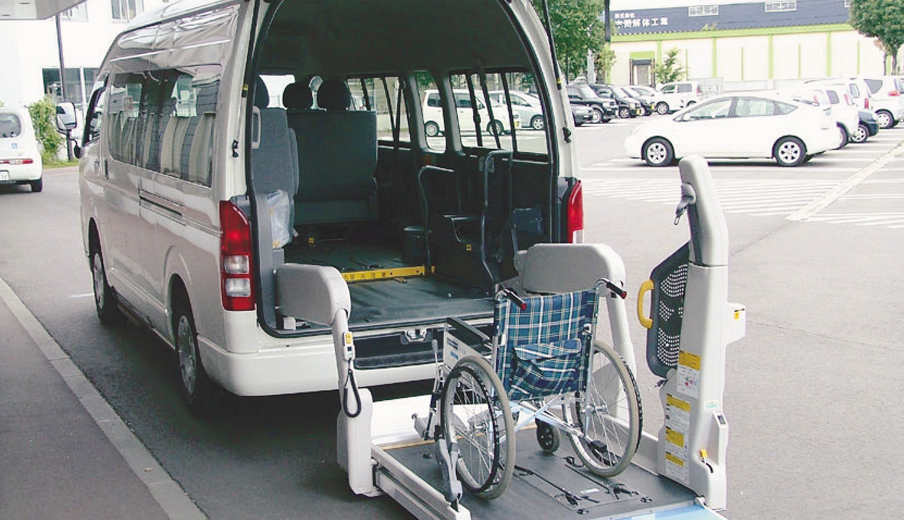 デイサービス送迎車