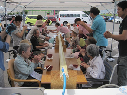 流しそうめん